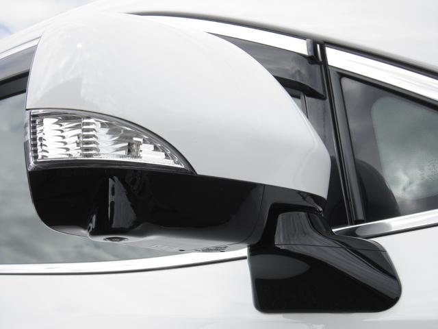 エルグランド ３５０ハイウェイスタープレミアムアーバンクロム　全ＯＰエマージェンシーブレーキ車線逸脱防止レーダークルーズ踏間違衝突防止Ｗサンルーフ純正ナビ後席ディスプレイ本革シート前後側方衝突防止アラウンドビュＭスマートミラーＣソナパワーバック両電ドア保温保冷庫（11枚目）