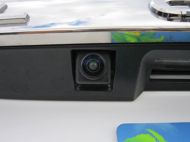 エルグランド ３５０ハイウェイスタープレミアムアーバンクロム　全ＯＰエマージェンシーブレーキ車線逸脱防止レーダークルーズ踏間違衝突防止Ｗサンルーフ純正ナビ後席ディスプレイ本革シート前後側方衝突防止アラウンドビュＭスマートミラーＣソナパワーバック両電ドア保温保冷庫（12枚目）