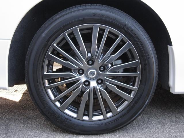 エルグランド ３５０ハイウェイスタープレミアムアーバンクロム　全ＯＰエマージェンシーブレーキ車線逸脱防止レーダークルーズ踏間違衝突防止Ｗサンルーフ純正ナビ後席ディスプレイ本革シート前後側方衝突防止アラウンドビュＭスマートミラーＣソナパワーバック両電ドア保温保冷庫（14枚目）