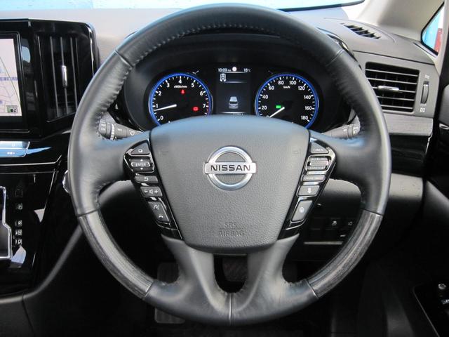 エルグランド ３５０ハイウェイスタープレミアムアーバンクロム　全ＯＰエマージェンシーブレーキ車線逸脱防止レーダークルーズ踏間違衝突防止Ｗサンルーフ純正ナビ後席ディスプレイ本革シート前後側方衝突防止アラウンドビュＭスマートミラーＣソナパワーバック両電ドア保温保冷庫（30枚目）