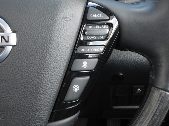 エルグランド ３５０ハイウェイスタープレミアムアーバンクロム　全ＯＰエマージェンシーブレーキ車線逸脱防止レーダークルーズ踏間違衝突防止Ｗサンルーフ純正ナビ後席ディスプレイ本革シート前後側方衝突防止アラウンドビュＭスマートミラーＣソナパワーバック両電ドア保温保冷庫（32枚目）