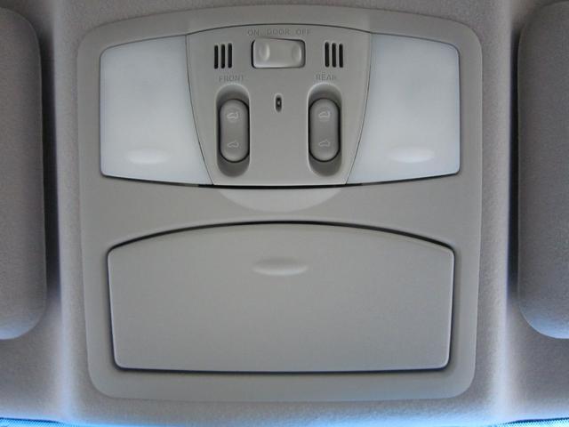 エルグランド ３５０ハイウェイスタープレミアムアーバンクロム　全ＯＰエマージェンシーブレーキ車線逸脱防止レーダークルーズ踏間違衝突防止Ｗサンルーフ純正ナビ後席ディスプレイ本革シート前後側方衝突防止アラウンドビュＭスマートミラーＣソナパワーバック両電ドア保温保冷庫（41枚目）