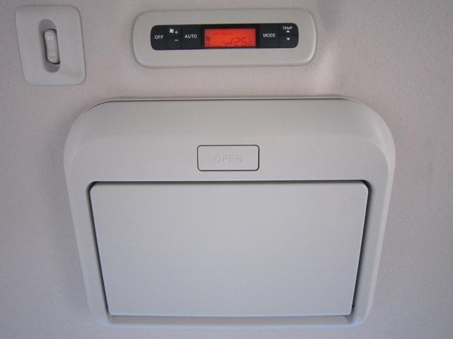 エルグランド ３５０ハイウェイスタープレミアムアーバンクロム　全ＯＰエマージェンシーブレーキ車線逸脱防止レーダークルーズ踏間違衝突防止Ｗサンルーフ純正ナビ後席ディスプレイ本革シート前後側方衝突防止アラウンドビュＭスマートミラーＣソナパワーバック両電ドア保温保冷庫（45枚目）