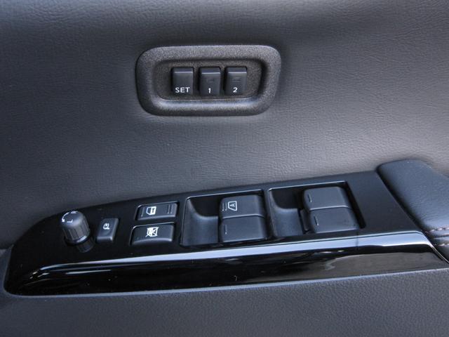 エルグランド ３５０ハイウェイスタープレミアムアーバンクロム　全ＯＰエマージェンシーブレーキ車線逸脱防止レーダークルーズ踏間違衝突防止Ｗサンルーフ純正ナビ後席ディスプレイ本革シート前後側方衝突防止アラウンドビュＭスマートミラーＣソナパワーバック両電ドア保温保冷庫（55枚目）