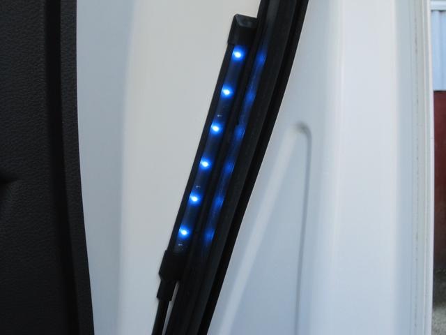 エルグランド ３５０ハイウェイスタープレミアムアーバンクロム　全ＯＰエマージェンシーブレーキ車線逸脱防止レーダークルーズ踏間違衝突防止Ｗサンルーフ純正ナビ後席ディスプレイ本革シート前後側方衝突防止アラウンドビュＭスマートミラーＣソナパワーバック両電ドア保温保冷庫（57枚目）