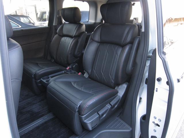 エルグランド ３５０ハイウェイスタープレミアムアーバンクロム　全ＯＰエマージェンシーブレーキ車線逸脱防止レーダークルーズ踏間違衝突防止Ｗサンルーフ純正ナビ後席ディスプレイ本革シート前後側方衝突防止アラウンドビュＭスマートミラーＣソナパワーバック両電ドア保温保冷庫（66枚目）