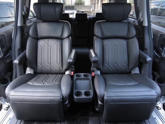 エルグランド ３５０ハイウェイスタープレミアムアーバンクロム　全ＯＰエマージェンシーブレーキ車線逸脱防止レーダークルーズ踏間違衝突防止Ｗサンルーフ純正ナビ後席ディスプレイ本革シート前後側方衝突防止アラウンドビュＭスマートミラーＣソナパワーバック両電ドア保温保冷庫（69枚目）