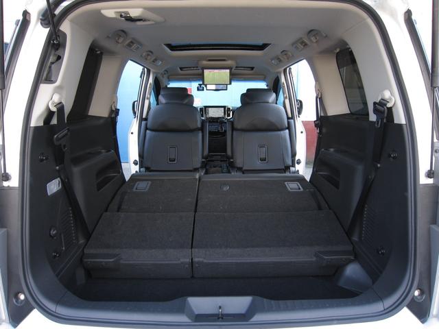 エルグランド ３５０ハイウェイスタープレミアムアーバンクロム　全ＯＰエマージェンシーブレーキ車線逸脱防止レーダークルーズ踏間違衝突防止Ｗサンルーフ純正ナビ後席ディスプレイ本革シート前後側方衝突防止アラウンドビュＭスマートミラーＣソナパワーバック両電ドア保温保冷庫（78枚目）