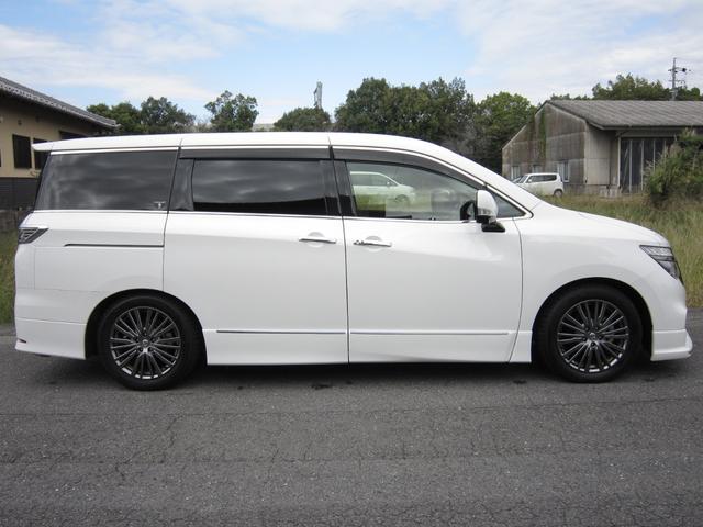 エルグランド ３５０ハイウェイスターアーバンクロム　４ＷＤ　メーカーオプション全装着エマージェンシーブレーキ車線逸脱防止レーダークルーズ踏間違衝突防止Ｗサンルーフ純正ナビ後席ディスプレイ前後側方衝突防止アラウンドビュＭパワーバック両電ドア寒冷地リモスタ（7枚目）