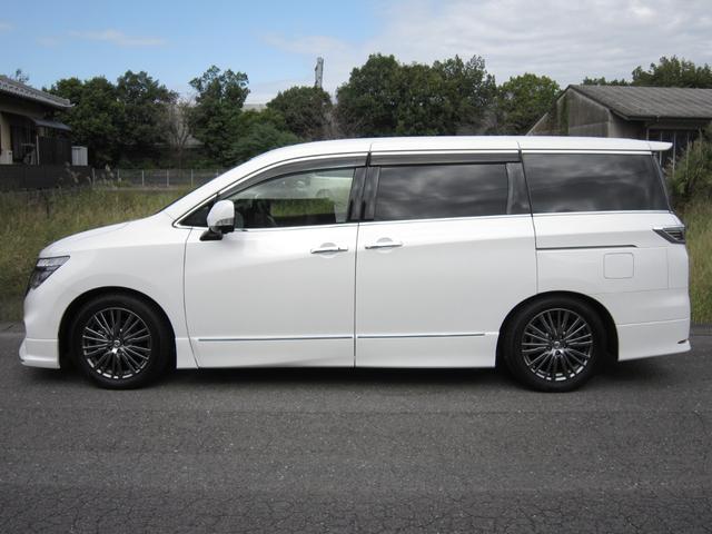 エルグランド ３５０ハイウェイスターアーバンクロム　４ＷＤ　メーカーオプション全装着エマージェンシーブレーキ車線逸脱防止レーダークルーズ踏間違衝突防止Ｗサンルーフ純正ナビ後席ディスプレイ前後側方衝突防止アラウンドビュＭパワーバック両電ドア寒冷地リモスタ（8枚目）