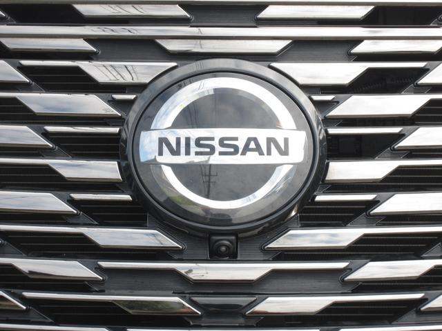 エルグランド ３５０ハイウェイスターアーバンクロム　４ＷＤ　メーカーオプション全装着エマージェンシーブレーキ車線逸脱防止レーダークルーズ踏間違衝突防止Ｗサンルーフ純正ナビ後席ディスプレイ前後側方衝突防止アラウンドビュＭパワーバック両電ドア寒冷地リモスタ（11枚目）