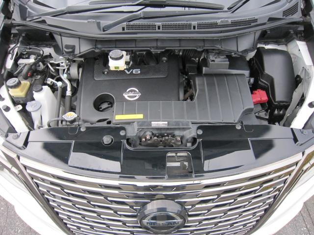 エルグランド ３５０ハイウェイスターアーバンクロム　４ＷＤ　メーカーオプション全装着エマージェンシーブレーキ車線逸脱防止レーダークルーズ踏間違衝突防止Ｗサンルーフ純正ナビ後席ディスプレイ前後側方衝突防止アラウンドビュＭパワーバック両電ドア寒冷地リモスタ（17枚目）