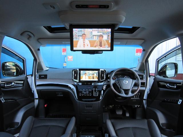 エルグランド ３５０ハイウェイスターアーバンクロム　４ＷＤ　メーカーオプション全装着エマージェンシーブレーキ車線逸脱防止レーダークルーズ踏間違衝突防止Ｗサンルーフ純正ナビ後席ディスプレイ前後側方衝突防止アラウンドビュＭパワーバック両電ドア寒冷地リモスタ（21枚目）