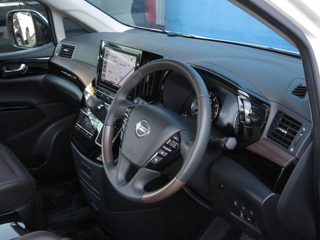 エルグランド ３５０ハイウェイスターアーバンクロム　４ＷＤ　メーカーオプション全装着エマージェンシーブレーキ車線逸脱防止レーダークルーズ踏間違衝突防止Ｗサンルーフ純正ナビ後席ディスプレイ前後側方衝突防止アラウンドビュＭパワーバック両電ドア寒冷地リモスタ（25枚目）