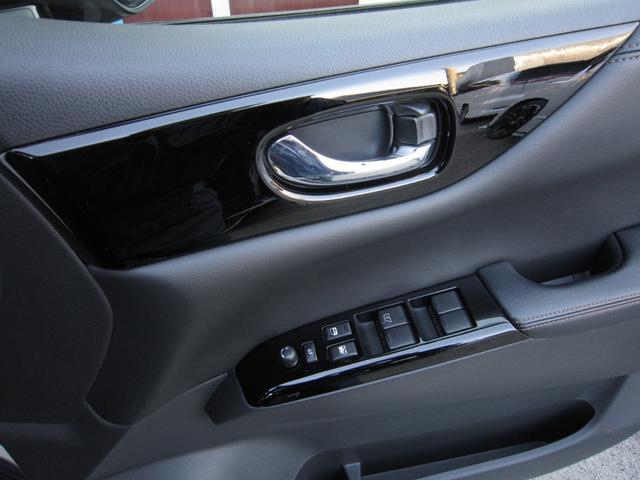 エルグランド ３５０ハイウェイスターアーバンクロム　４ＷＤ　メーカーオプション全装着エマージェンシーブレーキ車線逸脱防止レーダークルーズ踏間違衝突防止Ｗサンルーフ純正ナビ後席ディスプレイ前後側方衝突防止アラウンドビュＭパワーバック両電ドア寒冷地リモスタ（56枚目）