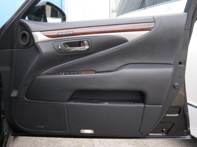 LS LS600hL エグゼクティブパッケージ 4WD モデリスタエアロリヤエンターテイメントマークレビンソンサウンド19SPドライバーモニター前後プリクラッシュSレ-ダークルーズLKAセミアニリン黒本革エアシート後席リラクゼーションパワートランク(48枚目)