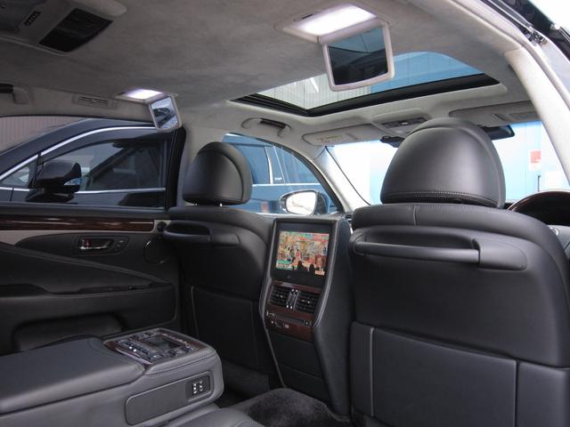 LS LS600hL エグゼクティブパッケージ 4WD モデリスタエアロリヤエンターテイメントマークレビンソンサウンド19SPドライバーモニター前後プリクラッシュSレ-ダークルーズLKAセミアニリン黒本革エアシート後席リラクゼーションパワートランク(52枚目)