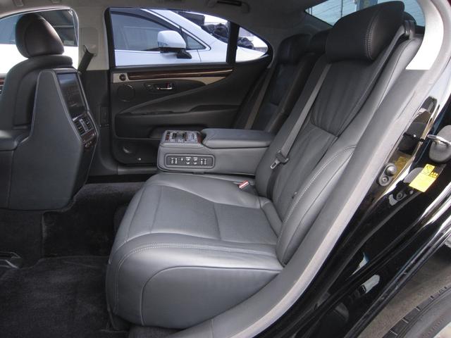 LS LS600hL エグゼクティブパッケージ 4WD モデリスタエアロリヤエンターテイメントマークレビンソンサウンド19SPドライバーモニター前後プリクラッシュSレ-ダークルーズLKAセミアニリン黒本革エアシート後席リラクゼーションパワートランク(71枚目)
