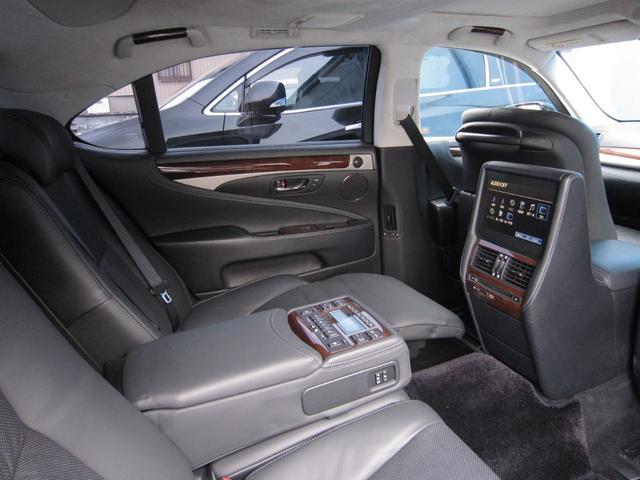 LS LS600hL エグゼクティブパッケージ 4WD モデリスタエアロリヤエンターテイメントマークレビンソンサウンド19SPドライバーモニター前後プリクラッシュSレ-ダークルーズLKAセミアニリン黒本革エアシート後席リラクゼーションパワートランク(76枚目)
