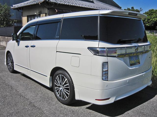 エルグランド ＶＩＰ　メーカーオプション全装着車　エマージェンシーブレーキ車線逸脱防止支援インテリジェントクルーズ踏み間違い衝突防止Ｗサンルーフ５．１ｃｈＢＯＳＥサウンド後席プライベートシアタ黒本革シートＬＥＤ電動ステップ（4枚目）