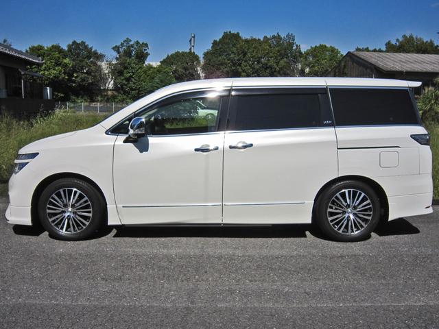 エルグランド ＶＩＰ　メーカーオプション全装着車　エマージェンシーブレーキ車線逸脱防止支援インテリジェントクルーズ踏み間違い衝突防止Ｗサンルーフ５．１ｃｈＢＯＳＥサウンド後席プライベートシアタ黒本革シートＬＥＤ電動ステップ（8枚目）