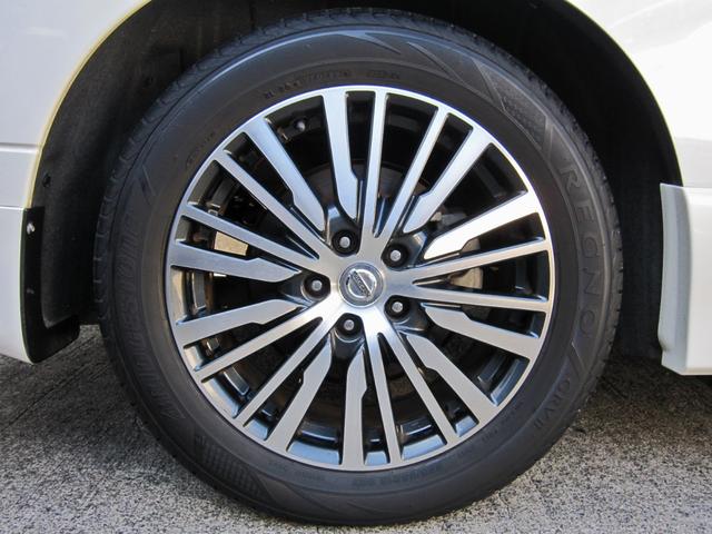 エルグランド ＶＩＰ　メーカーオプション全装着車　エマージェンシーブレーキ車線逸脱防止支援インテリジェントクルーズ踏み間違い衝突防止Ｗサンルーフ５．１ｃｈＢＯＳＥサウンド後席プライベートシアタ黒本革シートＬＥＤ電動ステップ（13枚目）