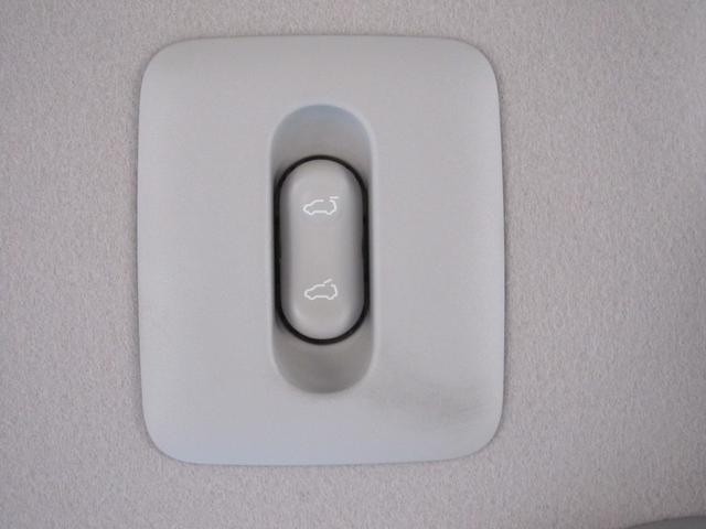 エルグランド 350ハイウェイスタープレミアム 4WD メーカーオプション全装着エマージェンシー車線逸脱防止Wサンルーフ純正10型ナビ後席ディスプレイ本革シートアラウンドビュモニタパワーバック両電ドア前後ドラレコF&RスポイラLEDイルミ寒冷地仕様(55枚目)