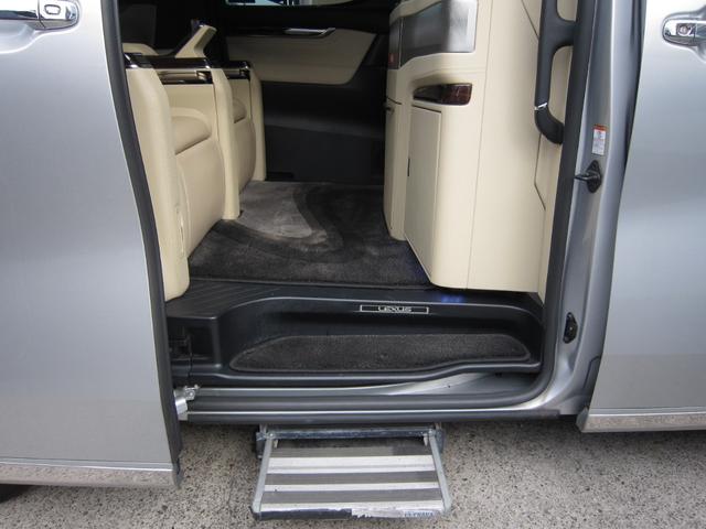 アルファード 3.5ロイヤルラウンジSP レクサスLM350キットフルパーテーション可動式調光パーテーションガラスエクストラキャビネット冷蔵庫24型リヤエンターテイメントVIPリラクゼーションシート集中コントロールタッチパネルデジタルミラー(59枚目)