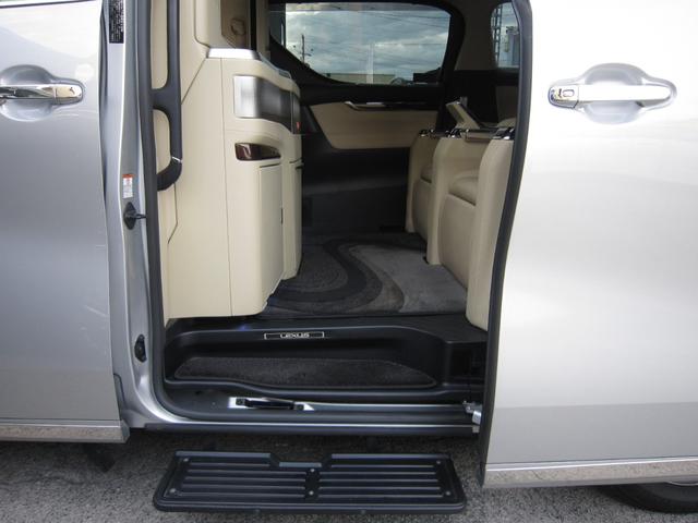 アルファード 3.5ロイヤルラウンジSP レクサスLM350キットフルパーテーション可動式調光パーテーションガラスエクストラキャビネット冷蔵庫24型リヤエンターテイメントVIPリラクゼーションシート集中コントロールタッチパネルデジタルミラー(60枚目)