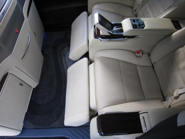 アルファード 3.5ロイヤルラウンジSP レクサスLM350キットフルパーテーション可動式調光パーテーションガラスエクストラキャビネット冷蔵庫24型リヤエンターテイメントVIPリラクゼーションシート集中コントロールタッチパネルデジタルミラー(67枚目)