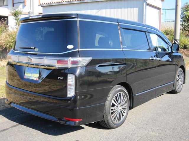 エルグランド ＶＩＰ　２列仕様車　４人乗り　後席パワーシートパッケージ　４ＷＤ　ＯＰキャビネット後席ＶＩＰ本革シートＬＥＤ電動ステップインテリジェントクルーズ踏み間違い衝突防止アシストＷサンルーフＨＤＤナビ後席エンターテイメントアラウンドビューモニタースマートルームミラー（2枚目）