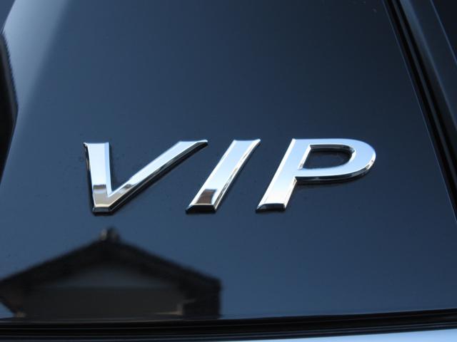 エルグランド ＶＩＰ　２列仕様車　４人乗り　後席パワーシートパッケージ　４ＷＤ　ＯＰキャビネット後席ＶＩＰ本革シートＬＥＤ電動ステップインテリジェントクルーズ踏み間違い衝突防止アシストＷサンルーフＨＤＤナビ後席エンターテイメントアラウンドビューモニタースマートルームミラー（12枚目）