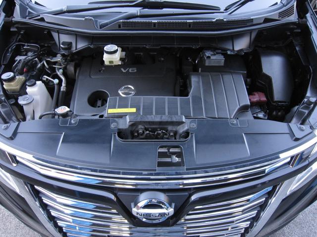 エルグランド ＶＩＰ　２列仕様車　４人乗り　後席パワーシートパッケージ　４ＷＤ　ＯＰキャビネット後席ＶＩＰ本革シートＬＥＤ電動ステップインテリジェントクルーズ踏み間違い衝突防止アシストＷサンルーフＨＤＤナビ後席エンターテイメントアラウンドビューモニタースマートルームミラー（14枚目）