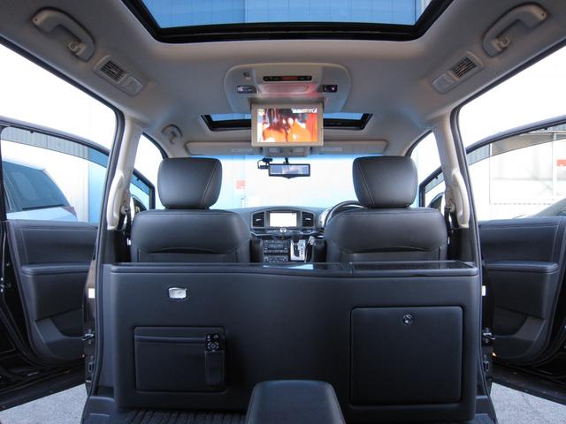 エルグランド ＶＩＰ　２列仕様車　４人乗り　後席パワーシートパッケージ　４ＷＤ　ＯＰキャビネット後席ＶＩＰ本革シートＬＥＤ電動ステップインテリジェントクルーズ踏み間違い衝突防止アシストＷサンルーフＨＤＤナビ後席エンターテイメントアラウンドビューモニタースマートルームミラー（15枚目）