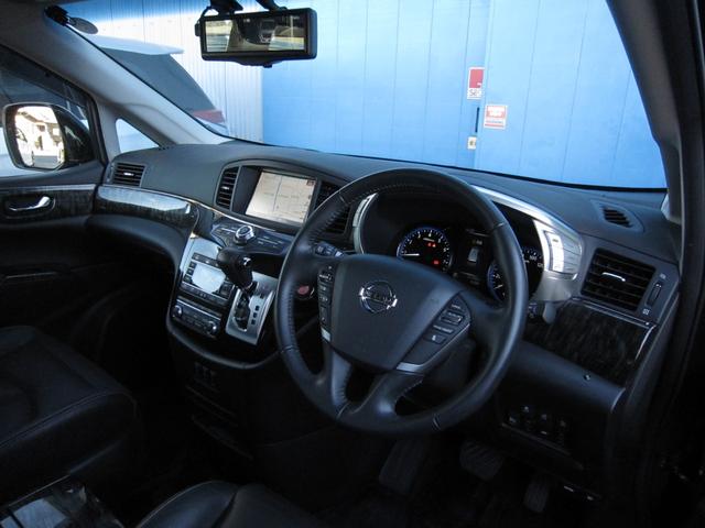 エルグランド ＶＩＰ　２列仕様車　４人乗り　後席パワーシートパッケージ　４ＷＤ　ＯＰキャビネット後席ＶＩＰ本革シートＬＥＤ電動ステップインテリジェントクルーズ踏み間違い衝突防止アシストＷサンルーフＨＤＤナビ後席エンターテイメントアラウンドビューモニタースマートルームミラー（20枚目）