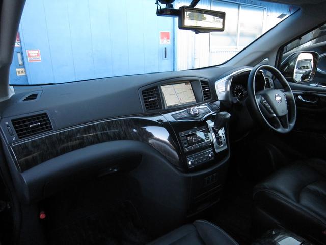 エルグランド ＶＩＰ　２列仕様車　４人乗り　後席パワーシートパッケージ　４ＷＤ　ＯＰキャビネット後席ＶＩＰ本革シートＬＥＤ電動ステップインテリジェントクルーズ踏み間違い衝突防止アシストＷサンルーフＨＤＤナビ後席エンターテイメントアラウンドビューモニタースマートルームミラー（21枚目）