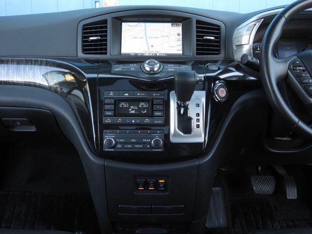 エルグランド ＶＩＰ　２列仕様車　４人乗り　後席パワーシートパッケージ　４ＷＤ　ＯＰキャビネット後席ＶＩＰ本革シートＬＥＤ電動ステップインテリジェントクルーズ踏み間違い衝突防止アシストＷサンルーフＨＤＤナビ後席エンターテイメントアラウンドビューモニタースマートルームミラー（22枚目）