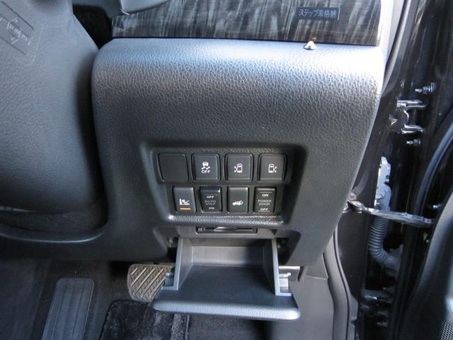 エルグランド ＶＩＰ　２列仕様車　４人乗り　後席パワーシートパッケージ　４ＷＤ　ＯＰキャビネット後席ＶＩＰ本革シートＬＥＤ電動ステップインテリジェントクルーズ踏み間違い衝突防止アシストＷサンルーフＨＤＤナビ後席エンターテイメントアラウンドビューモニタースマートルームミラー（37枚目）