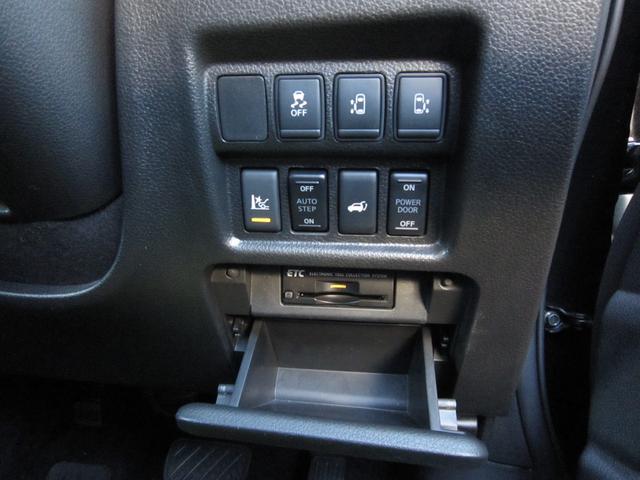 エルグランド ＶＩＰ　２列仕様車　４人乗り　後席パワーシートパッケージ　４ＷＤ　ＯＰキャビネット後席ＶＩＰ本革シートＬＥＤ電動ステップインテリジェントクルーズ踏み間違い衝突防止アシストＷサンルーフＨＤＤナビ後席エンターテイメントアラウンドビューモニタースマートルームミラー（39枚目）