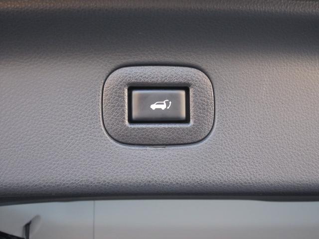 エルグランド ＶＩＰ　２列仕様車　４人乗り　後席パワーシートパッケージ　４ＷＤ　ＯＰキャビネット後席ＶＩＰ本革シートＬＥＤ電動ステップインテリジェントクルーズ踏み間違い衝突防止アシストＷサンルーフＨＤＤナビ後席エンターテイメントアラウンドビューモニタースマートルームミラー（40枚目）