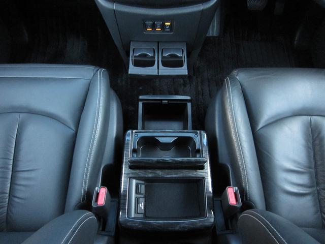 エルグランド ＶＩＰ　２列仕様車　４人乗り　後席パワーシートパッケージ　４ＷＤ　ＯＰキャビネット後席ＶＩＰ本革シートＬＥＤ電動ステップインテリジェントクルーズ踏み間違い衝突防止アシストＷサンルーフＨＤＤナビ後席エンターテイメントアラウンドビューモニタースマートルームミラー（44枚目）