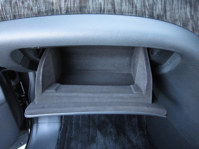 エルグランド ＶＩＰ　２列仕様車　４人乗り　後席パワーシートパッケージ　４ＷＤ　ＯＰキャビネット後席ＶＩＰ本革シートＬＥＤ電動ステップインテリジェントクルーズ踏み間違い衝突防止アシストＷサンルーフＨＤＤナビ後席エンターテイメントアラウンドビューモニタースマートルームミラー（46枚目）