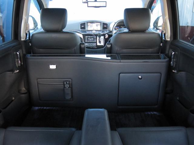エルグランド ＶＩＰ　２列仕様車　４人乗り　後席パワーシートパッケージ　４ＷＤ　ＯＰキャビネット後席ＶＩＰ本革シートＬＥＤ電動ステップインテリジェントクルーズ踏み間違い衝突防止アシストＷサンルーフＨＤＤナビ後席エンターテイメントアラウンドビューモニタースマートルームミラー（50枚目）