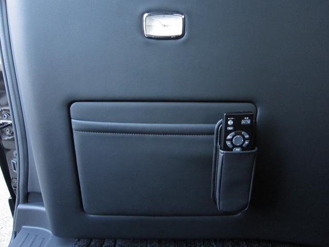 エルグランド ＶＩＰ　２列仕様車　４人乗り　後席パワーシートパッケージ　４ＷＤ　ＯＰキャビネット後席ＶＩＰ本革シートＬＥＤ電動ステップインテリジェントクルーズ踏み間違い衝突防止アシストＷサンルーフＨＤＤナビ後席エンターテイメントアラウンドビューモニタースマートルームミラー（53枚目）