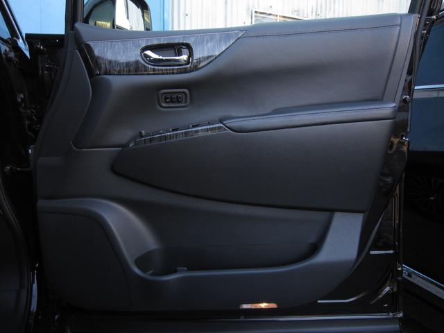 エルグランド ＶＩＰ　２列仕様車　４人乗り　後席パワーシートパッケージ　４ＷＤ　ＯＰキャビネット後席ＶＩＰ本革シートＬＥＤ電動ステップインテリジェントクルーズ踏み間違い衝突防止アシストＷサンルーフＨＤＤナビ後席エンターテイメントアラウンドビューモニタースマートルームミラー（54枚目）