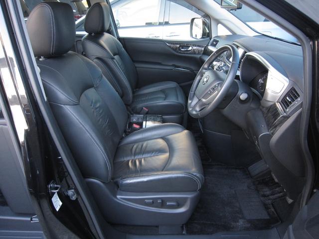 エルグランド ＶＩＰ　２列仕様車　４人乗り　後席パワーシートパッケージ　４ＷＤ　ＯＰキャビネット後席ＶＩＰ本革シートＬＥＤ電動ステップインテリジェントクルーズ踏み間違い衝突防止アシストＷサンルーフＨＤＤナビ後席エンターテイメントアラウンドビューモニタースマートルームミラー（60枚目）