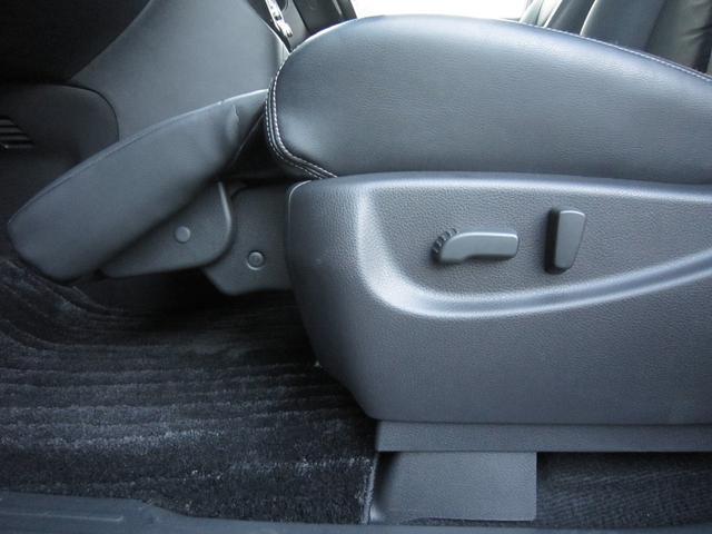 エルグランド ＶＩＰ　２列仕様車　４人乗り　後席パワーシートパッケージ　４ＷＤ　ＯＰキャビネット後席ＶＩＰ本革シートＬＥＤ電動ステップインテリジェントクルーズ踏み間違い衝突防止アシストＷサンルーフＨＤＤナビ後席エンターテイメントアラウンドビューモニタースマートルームミラー（65枚目）