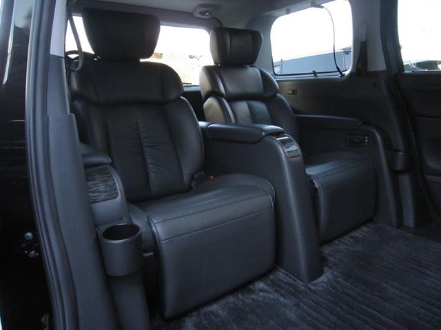エルグランド ＶＩＰ　２列仕様車　４人乗り　後席パワーシートパッケージ　４ＷＤ　ＯＰキャビネット後席ＶＩＰ本革シートＬＥＤ電動ステップインテリジェントクルーズ踏み間違い衝突防止アシストＷサンルーフＨＤＤナビ後席エンターテイメントアラウンドビューモニタースマートルームミラー（66枚目）