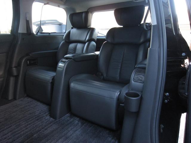 エルグランド ＶＩＰ　２列仕様車　４人乗り　後席パワーシートパッケージ　４ＷＤ　ＯＰキャビネット後席ＶＩＰ本革シートＬＥＤ電動ステップインテリジェントクルーズ踏み間違い衝突防止アシストＷサンルーフＨＤＤナビ後席エンターテイメントアラウンドビューモニタースマートルームミラー（67枚目）