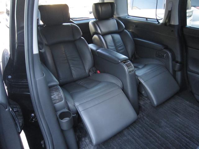 エルグランド ＶＩＰ　２列仕様車　４人乗り　後席パワーシートパッケージ　４ＷＤ　ＯＰキャビネット後席ＶＩＰ本革シートＬＥＤ電動ステップインテリジェントクルーズ踏み間違い衝突防止アシストＷサンルーフＨＤＤナビ後席エンターテイメントアラウンドビューモニタースマートルームミラー（68枚目）
